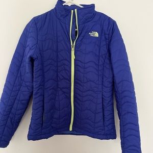 NWOT blue North Face puffer